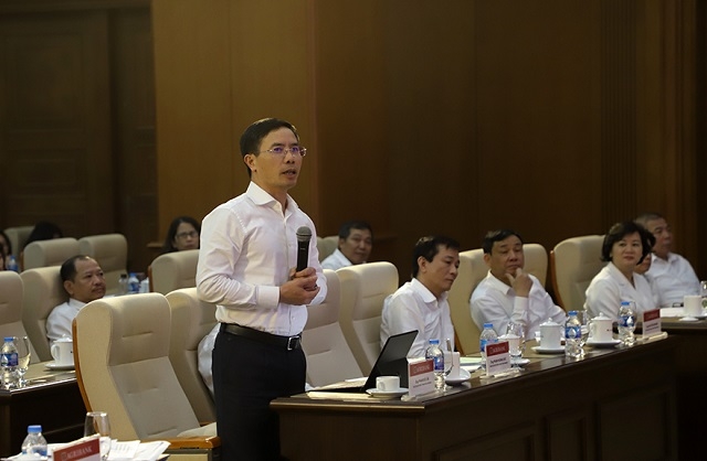 Đ/c Phạm Đức Ấn - Chủ tịch HĐTV chủ trì buổi tham luận tại Hội nghị.