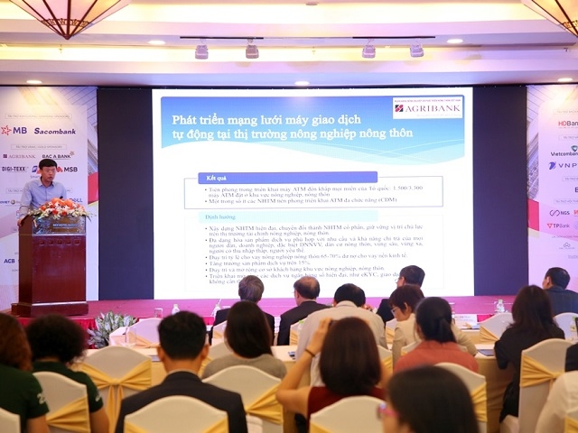 Phó Tổng giám đốc Agribank Nguyễn Hải Long trình bày tham luận tại Diễn đàn Ngân hàng bán lẻ Việt Nam năm 2020