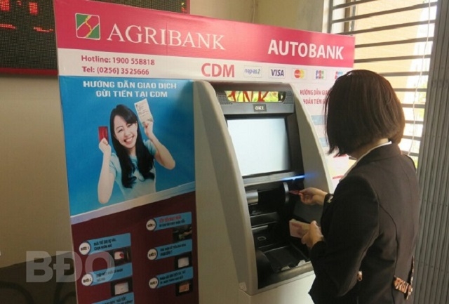 Máy CDM của Agribank với nhiều tính năng vượt trội: màn hình cảm ứng hiện đại, gửi và rút tiền tự động...