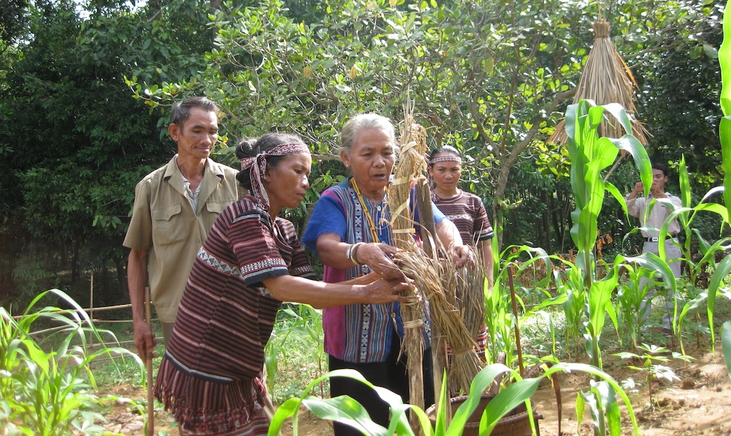 Đời sống người Chơ Ro ở xã Xuân Phú ngày càng được nâng lên nhờ thay đổi thói quen canh tác có hiệu quả hơn.