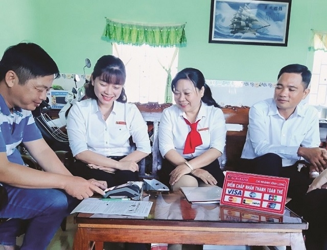 Mang dịch vụ tài chính ngân hàng đến từng hộ dân, Agribank góp phần quan trọng hiện thực hóa chiến lược tài chính quốc gia