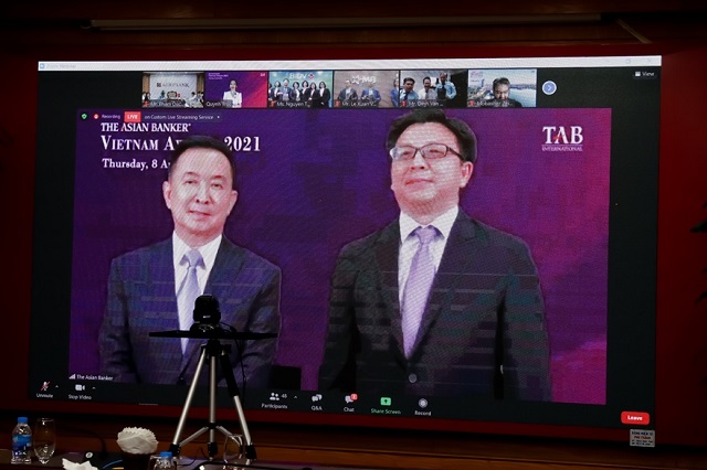 Ông Foo Boon Ping và ông Wilson Chia đồng chủ trì phiên thảo luận