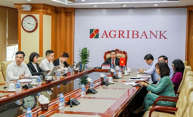 Đại diện Agribank và một số khách mời tại điểm cầu Trụ sở chính Agribank