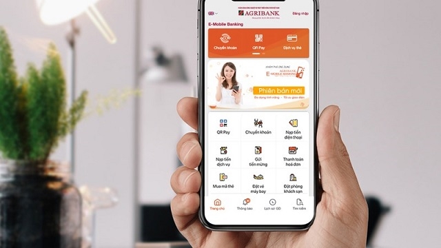 Chỉ cần chiếc điện thoại có kết nối mạng và app Agribank Emobile Banking, khách hàng có thể giao dịch mọi lúc, mọi nơi