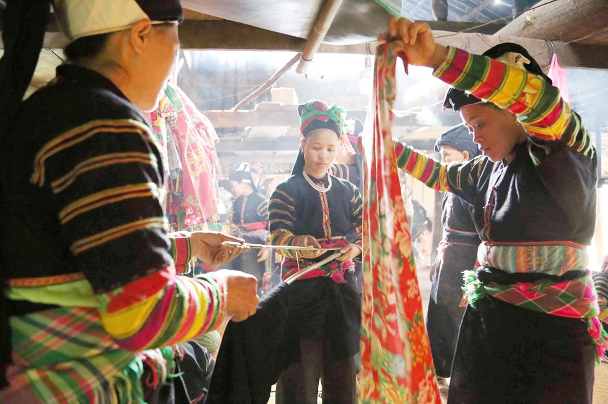 Giá trị văn hóa là nền tảng để người dân tộc thiểu số phát triển kinh tế, giảm nghèo bền vững.