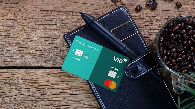 Dòng thẻ VIB Online Plus 2in1 tích hợp 2 tính năng riêng biệt của thẻ tín dụng và thẻ thanh toán.