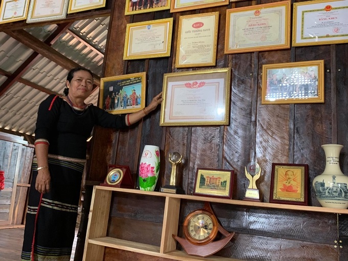 Bà H’Yam Bkrông, Giám đốc HTX Tơng Bông tự hào về những kết quả mà HTX đã đạt được.