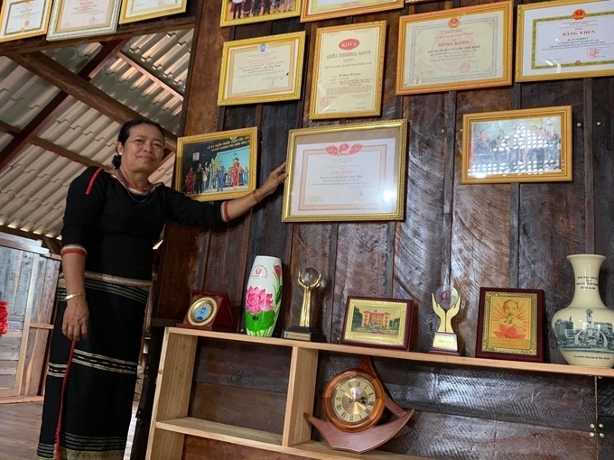 Bà H’Yam Bkrông, Giám đốc HTX Tơng Bông tự hào về những kết quả mà HTX đã đạt được.