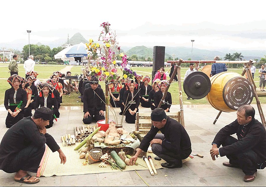 Đồng bào dân tộc Cống có cuộc sống ngày càng ấm no, đồng thời giữ gìn được những bản sắc văn hóa truyền thống (Ảnh: Int)