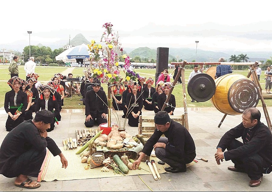 Đồng bào dân tộc Cống có cuộc sống ngày càng ấm no, đồng thời giữ gìn được những bản sắc văn hóa truyền thống (Ảnh: Int)