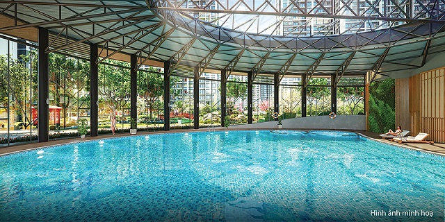 Cư dân The Sakura cũng sẽ là những người đầu tiên được trải nghiệm bể bơi bốn mùa có mái che tại đại đô thị Vinhomes Smart City, với làn nước ấm áp vào mùa đông và mát mẻ vào mỗi dịp hè.