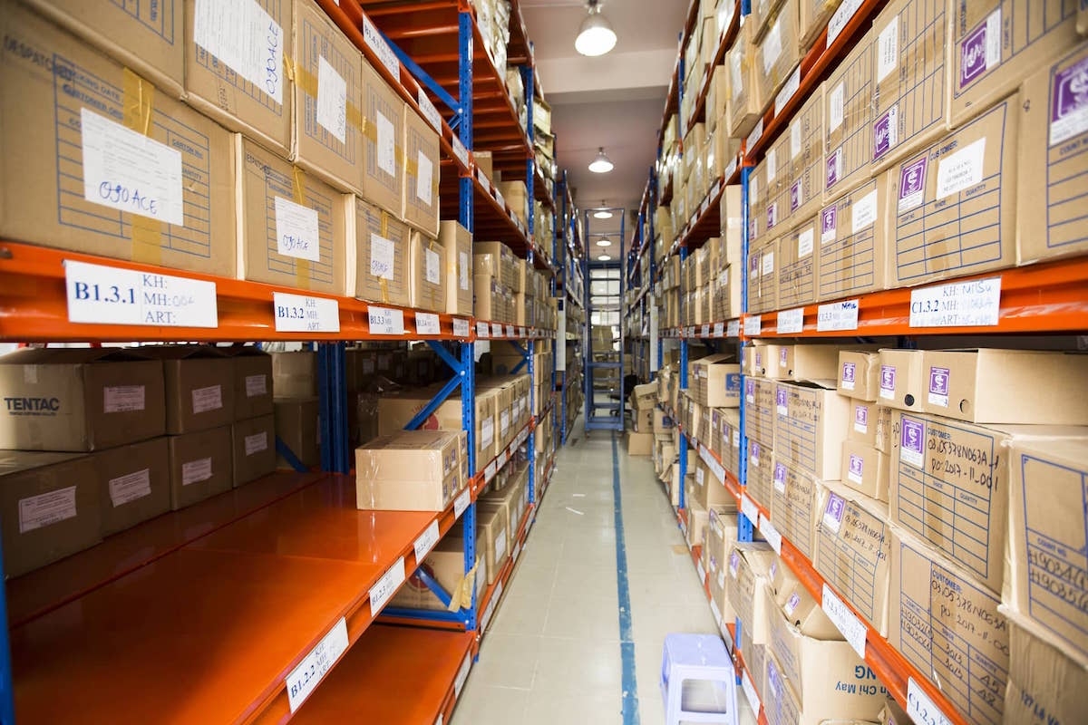 Dự trữ nguyên phụ liệu là giải pháp mà nhiều DN đang thực hiện.