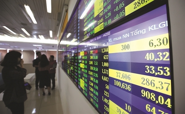 Khoảng cách giữa VN30 và Vn-Index ngày càng xa với lợi thế nghiêng về VN30.