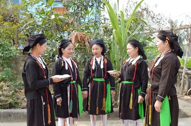 Sinh hoạt hát Soọng cô ở Câu lạc bộ thôn Hội Kế, xã Ninh Lai, Sơn Dương. (Ảnh:TL).