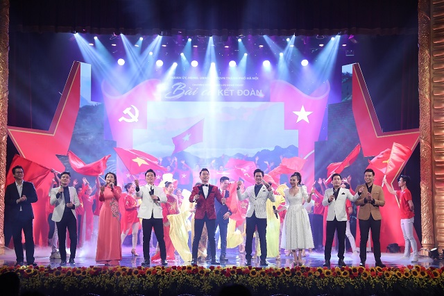 Chương trình nghệ thuật “Bài ca kết đoàn” mang nhiều thông điệp về cuộc bầu cử Quốc hội khóa XV và bầu cử đại biểu Hội đồng nhân dân các cấp nhiệm kỳ 2021 – 2026.