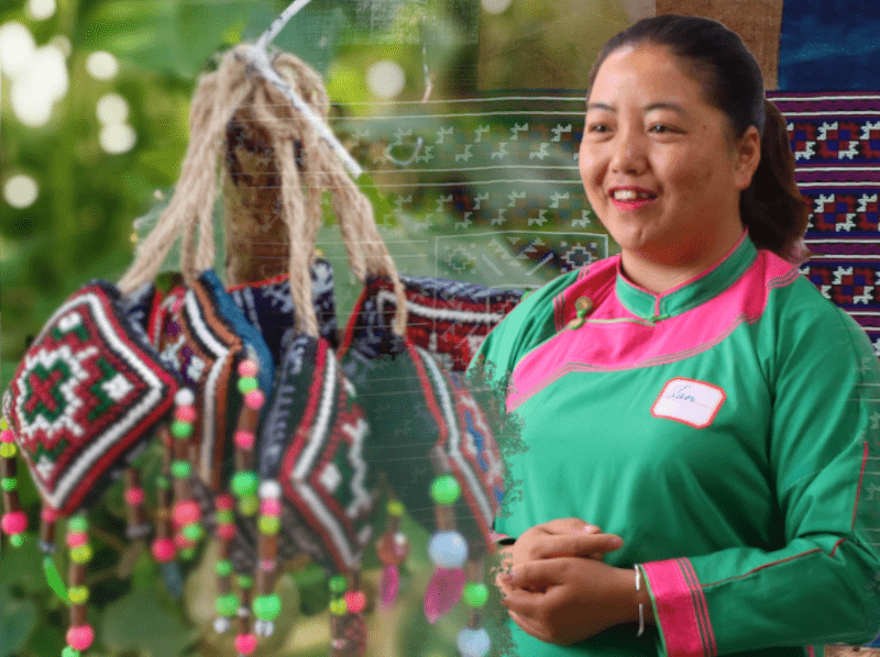 Chị Sùng Thị Lan, Giám đốc HTX đã giúp chị em phụ nữ Mông và Giáy tin tưởng vào mô hình HTX.