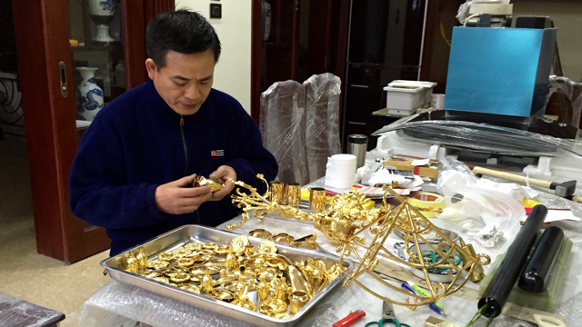 Ông Vũ Mạnh Hải, Nghệ nhân mỹ nghệ kim hoàn, Chủ tịch Hội Nghệ nhân, thợ giỏi TP. Hà Nội.