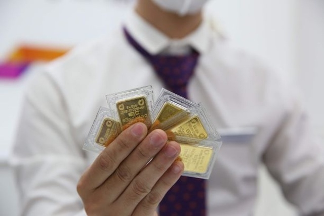 Trong tuần qua, giá vàng SJC tại các hệ thống kinh doanh vàng điều chỉnh tăng gần 400.000 đồng/lượng. (Ảnh: Int)