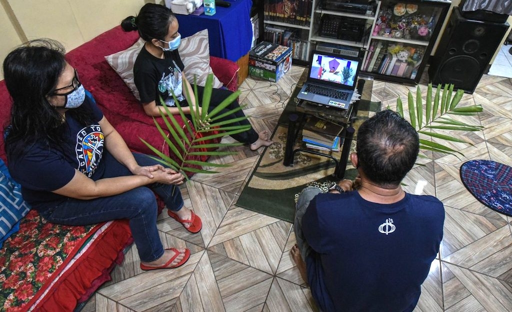 Để đảm bảo an toàn giữa dịch bệnh, thánh lễ trực tuyến nhận được sự đồng tình, hưởng ứng của các giáo dân tại TP.HCM.