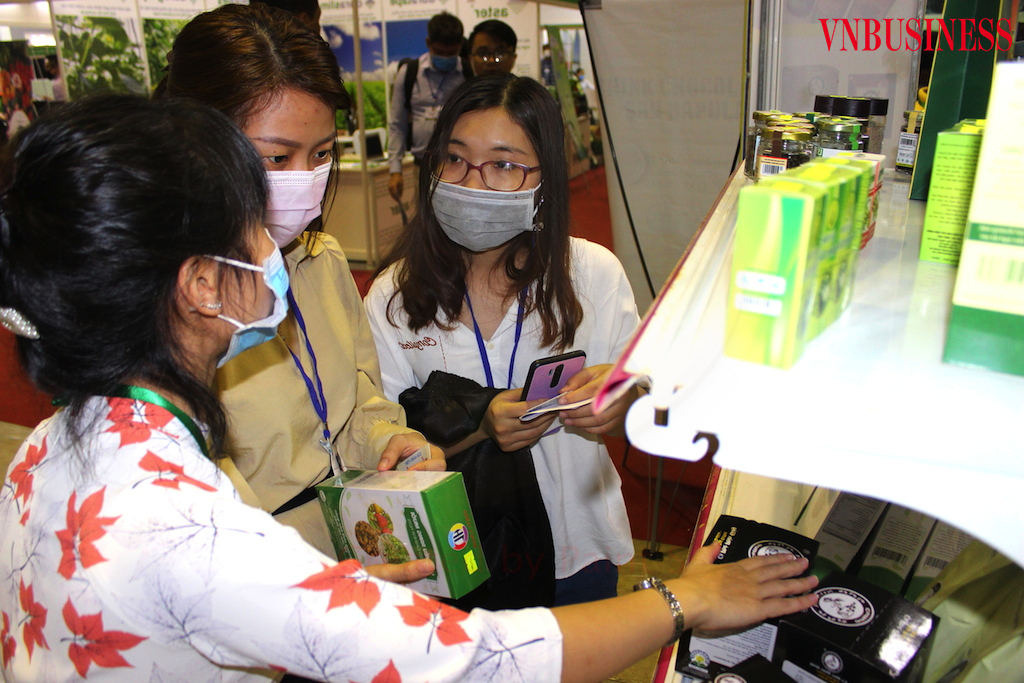 Việc bùng phát dịch Covid-19 đợt thứ 4 đòi hỏi các DN Việt cần có tiếp tục có những cách nghĩ mới, làm mới nếu muốn “sống khoẻ”.