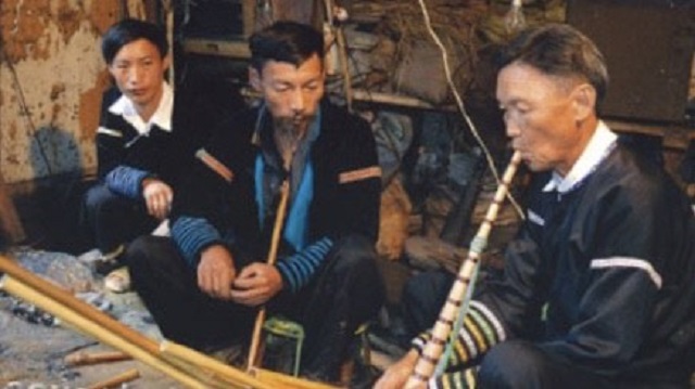 Nghệ nhân Giàng A Su luôn trăn trở về tương lai của nhạc cụ khèn Mông (Ảnh:TL).