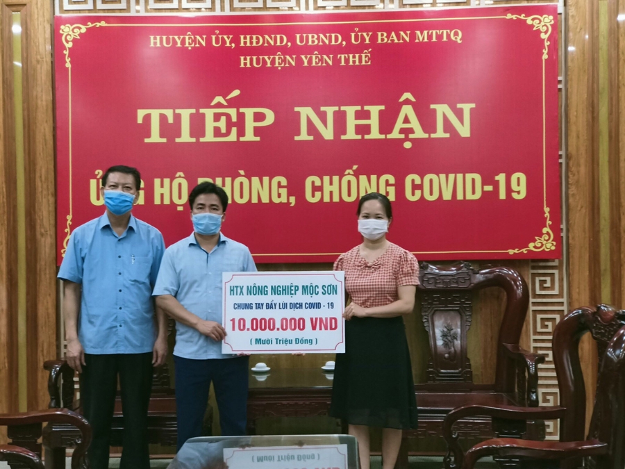 HTX nông nghiệp Mộc Sơn hỗ trợ công tác phòng chống dịch 10 triệu đồng.
