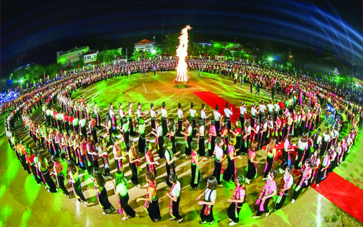 Múa xòe cổ của người Thái được công nhận là di sản văn hóa phi vật thể quốc gia.