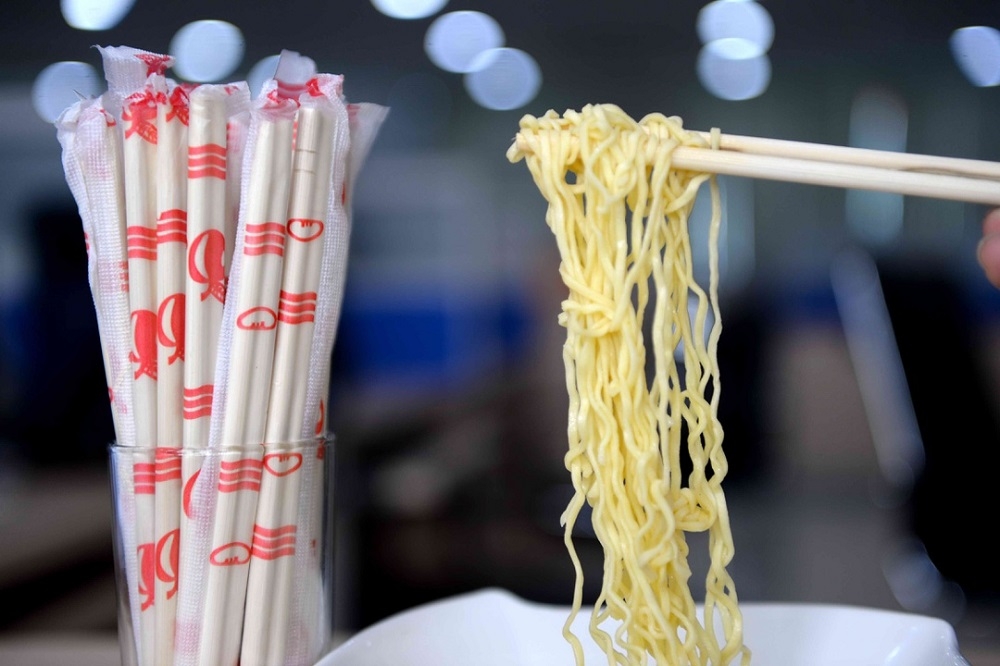 Đũa ăn một lần sản xuất đúng quy trình sẽ không ảnh hưởng đến sức khỏe người tiêu dùng.