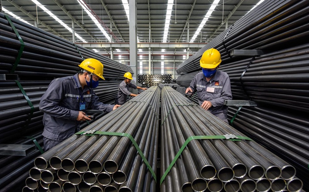 Ống thép là một trong những mặt hàng xuất khẩu của Việt Nam liên tục đối mặt với nguy cơ kiện phòng vệ thương mại (Ảnh: Int)