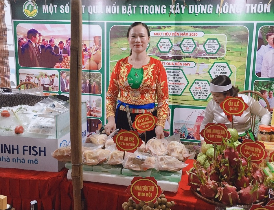 HTX Hương Nhượng tham gia hội chợ nông sản của tỉnh để mở rộng đầu ra.