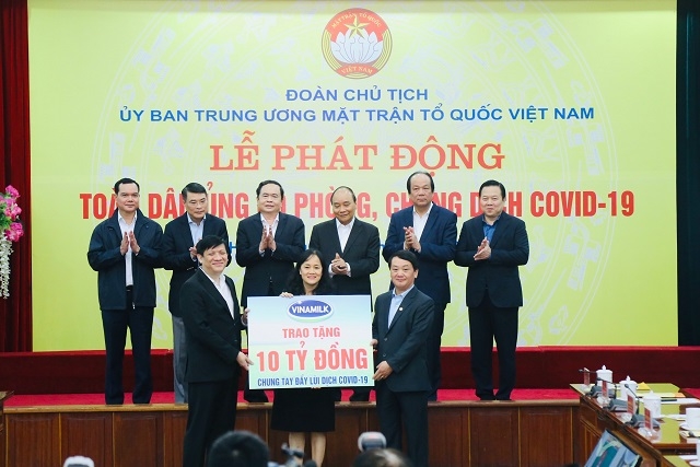 Vinamilk luôn tích cực trong các hoạt đông hỗ trợ Chính phủ, cán bộ y tế và cộng đồng cùng chống lại dịch bệnh.