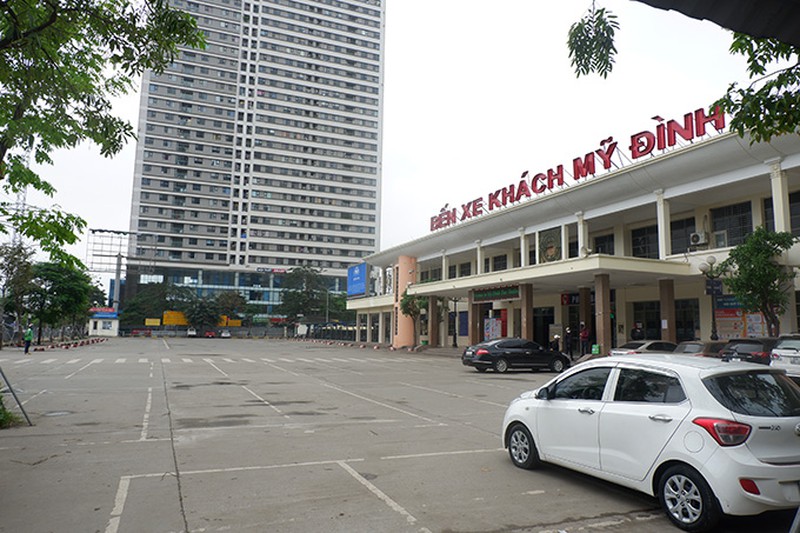 Hiện nay, số xe khách xuất bến Mỹ Đình chỉ bằng 30% so với trước dịch (Ảnh: TL)