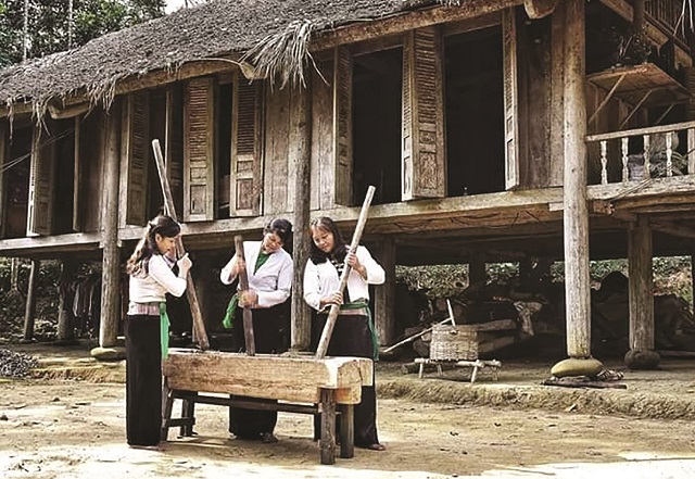 Phụ nữ Mường trong trang phục truyền thống (Ảnh:TL).