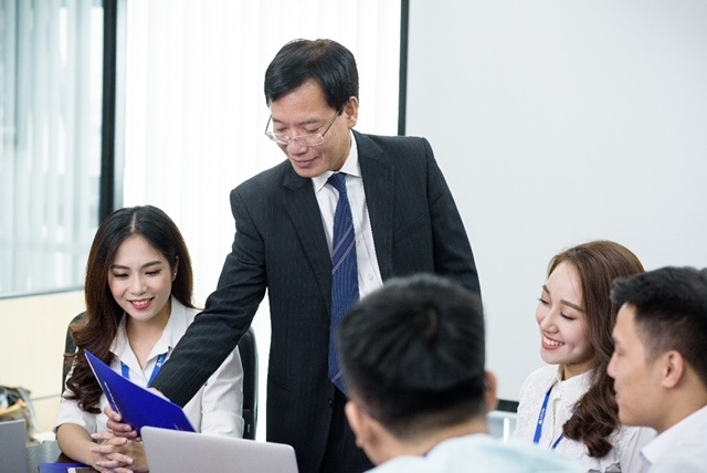 Lãnh đạo cấp cao chia sẻ kiến thức, kinh nghiệm với CBNV