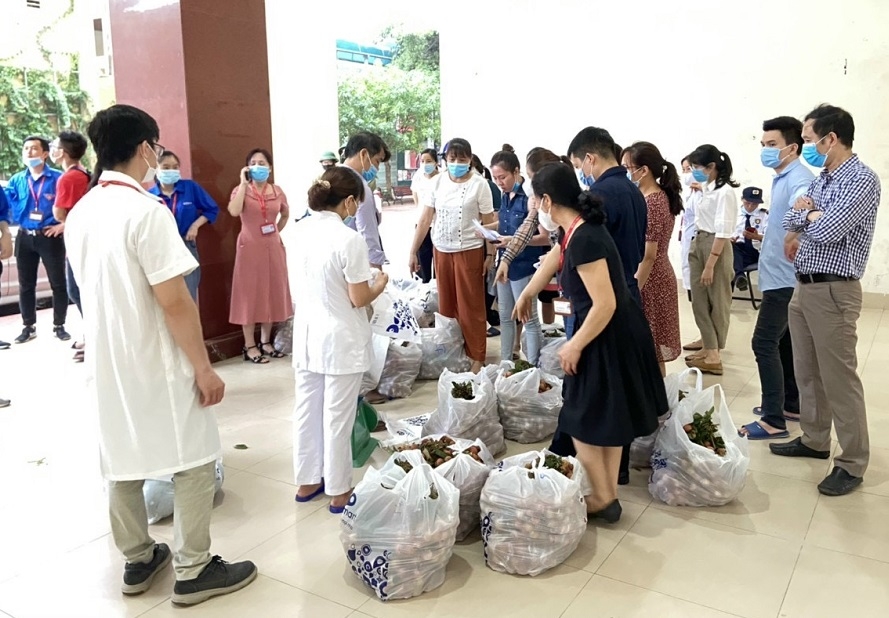 Trung tâm xúc tiến thương mại và đầu tư thuộc Liên minh HTX Việt Nam phối hợp cùng Công đoàn Y tế Việt Nam, Công đoàn Đại học y Hà Nội hỗ trợ tiêu thụ nông sản giúp bà con nông dân Bắc Giang.