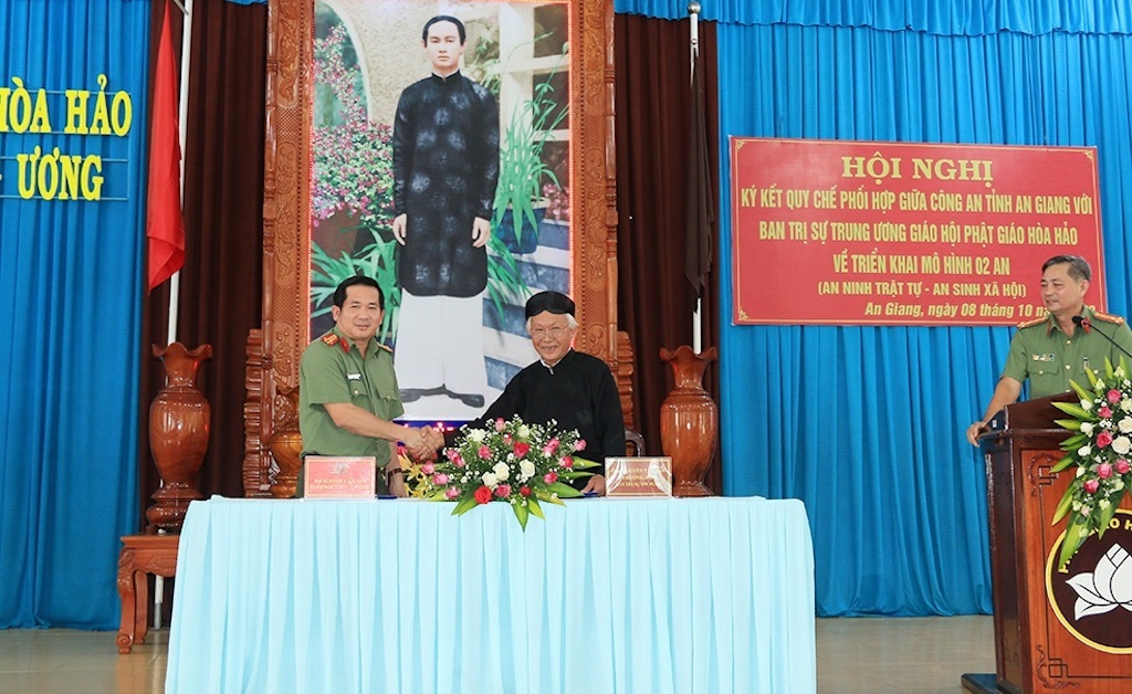 Công an An Giang phối hợp Ban Trị sự Trung ương Giáo hội Phật giáo Hòa Hảo triển khai mô hình “2 AN”.