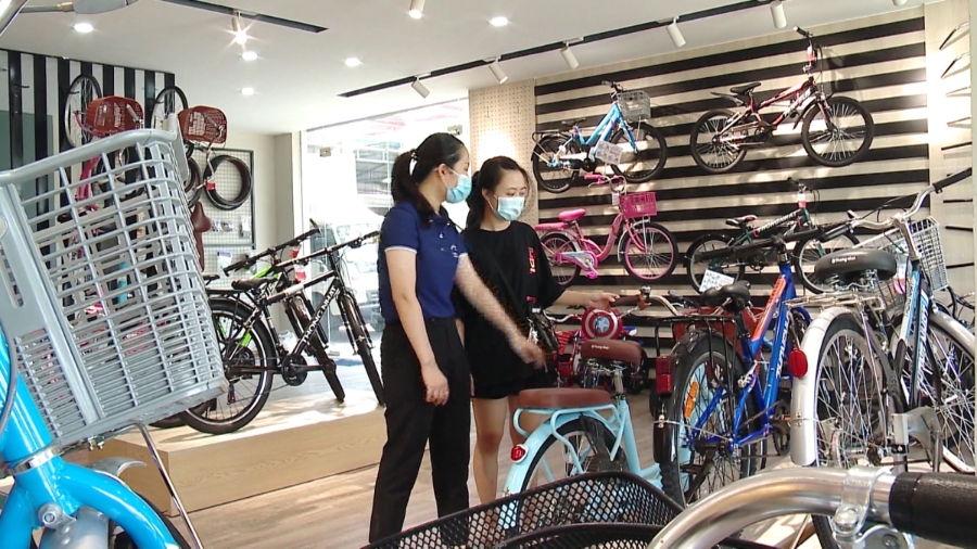 Nhu cầu mua xe đạp tăng mạnh kể từ khi dịch Covid-19 bùng phát. (Ảnh: TH)
