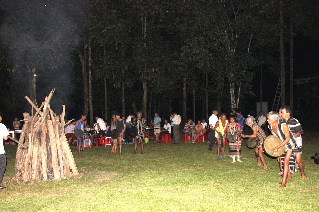 Đồng bào dân tộc Châu Mạ lưu giữ được nhiều bản sắc dân tộc, giúp thu hút nhiều du khách đến Tà Lài.