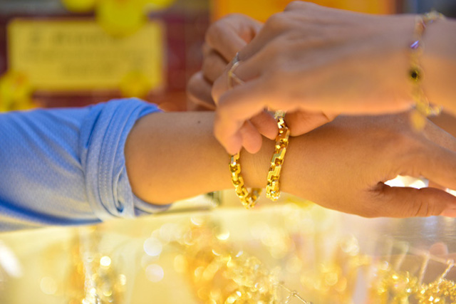 Giá vàng trong nước cao hơn giá vàng thế giới quy đổi khoảng 4,8 triệu đồng/lượng. (Ảnh minh hoạ: Int)