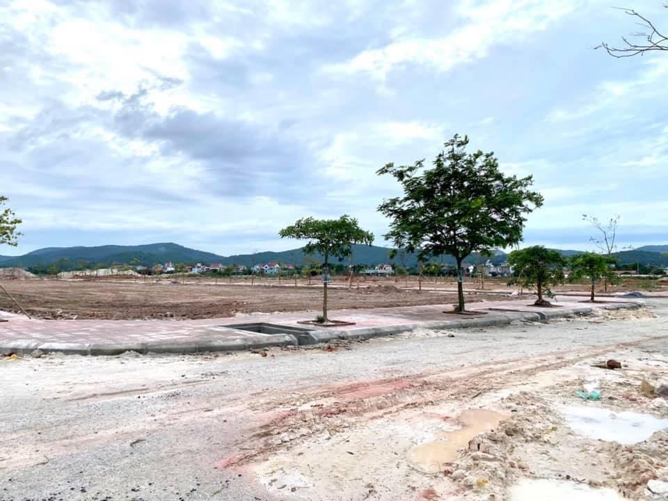 Sau cơn sốt đất hồi đầu năm các nhà đầu tư cho rằng cần chuẩn bị nguồn tài chính để hướng tới đầu tư trung và dài hạn, nhà đầu tư không nên kỳ vọng vào lướt sóng.