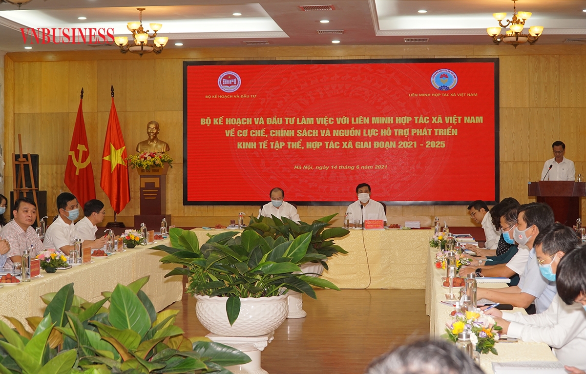 Bộ trưởng Bộ KH&ĐT Nguyễn Chí Dũng và Đoàn công tác Bộ KH&ĐT làm việc với lãnh đạo Liên minh HTX Việt Nam.