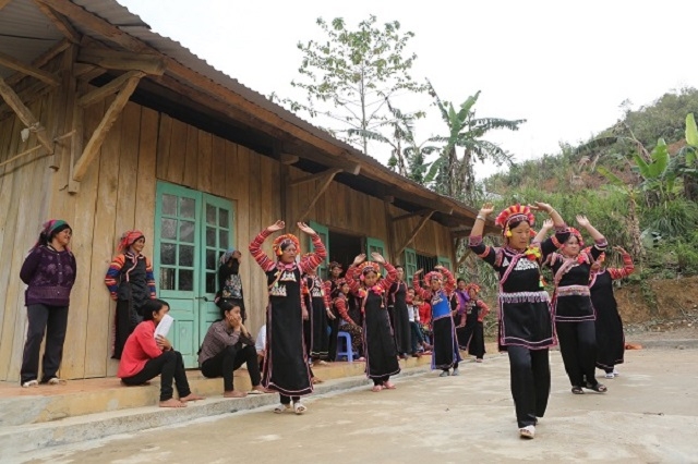 Phụ nữ La Hủ múa, hát các bài truyền thống của dân tộc trong ngày lễ, Tết (Ảnh:TL).