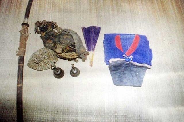 Đồ của thầy cúng Mo. (Ảnh:TL).