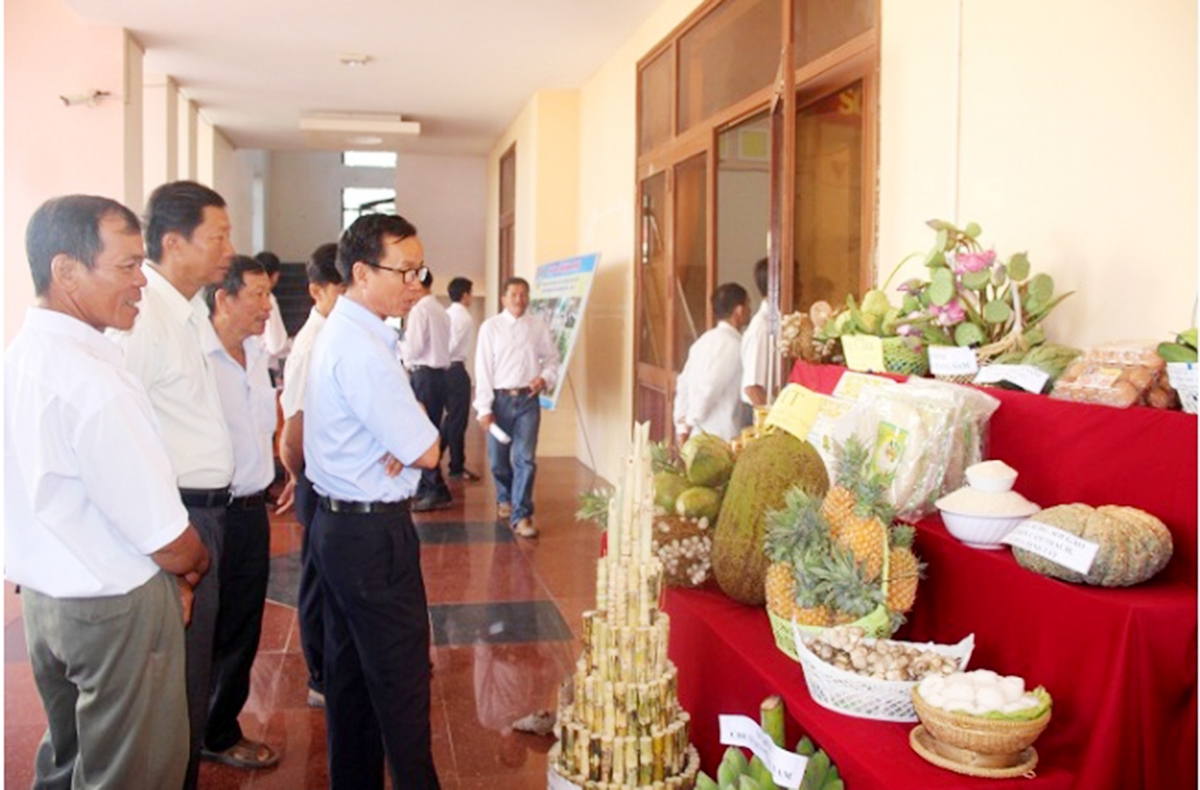 Huyện đang chú trọng đổi mới công nghệ, hình thành các sản phẩm nông nghiệp thế mạnh.