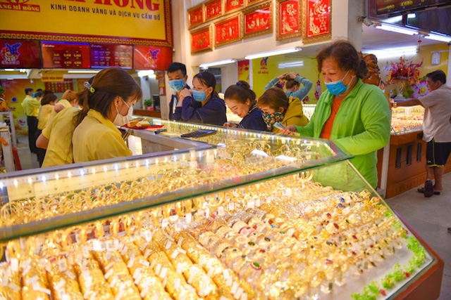 Các thương hiệu vàng nhỏ đã mất mốc 52 triệu đồng/lượng ở chiều mua vào và mốc 53 triệu đồng/lượng ở chiều bán ra.