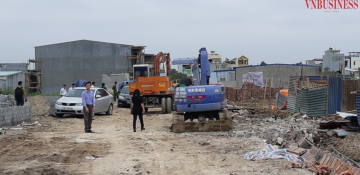 Vào tháng 10/2028, để bảo vệ khu đất, tránh tình trạng lấn chiếm, xây dựng tràn lan chính quyền địa phương đã tổ chức cưỡng chế những công trình vi phạm tại đây (ảnh chụp năm 2018).