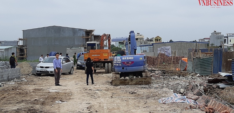 Vào tháng 10/2028, để bảo vệ khu đất, tránh tình trạng lấn chiếm, xây dựng tràn lan chính quyền địa phương đã tổ chức cưỡng chế những công trình vi phạm tại đây (ảnh chụp năm 2018).