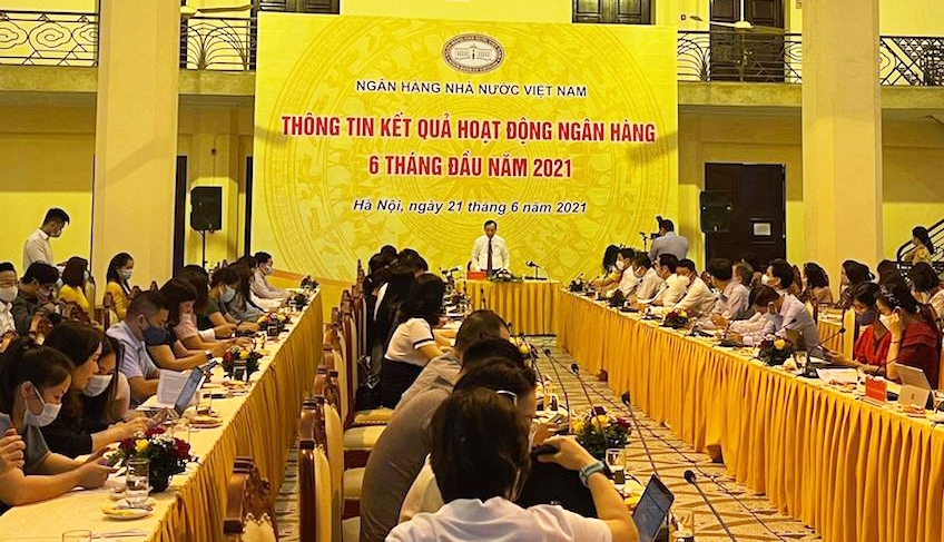 Ông Đào Minh Tú, Phó Thống đốc Ngân hàng Nhà nước chủ trì cuộc họp báo ngày 21/6.