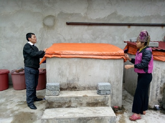 Bể ướp cá nước ngọt chế biến nước mắm được xây dựng khép kín, đảm bảo an toàn.