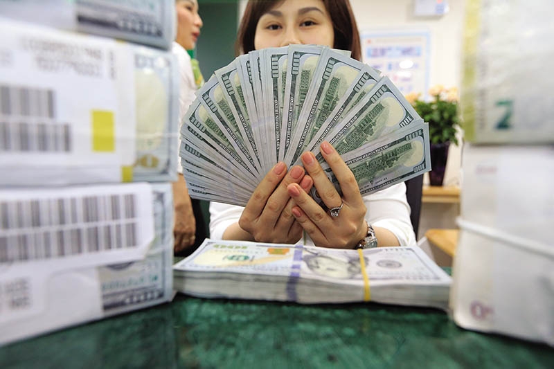 Lúc 14h ngày 23/6, Vietcombank niêm yết tỷ giá USD ở mức 22.910 - 23.140 VND/USD, tăng 20 đồng/USD cả chiều mua và chiều bán so với mức niêm yết trước đó.